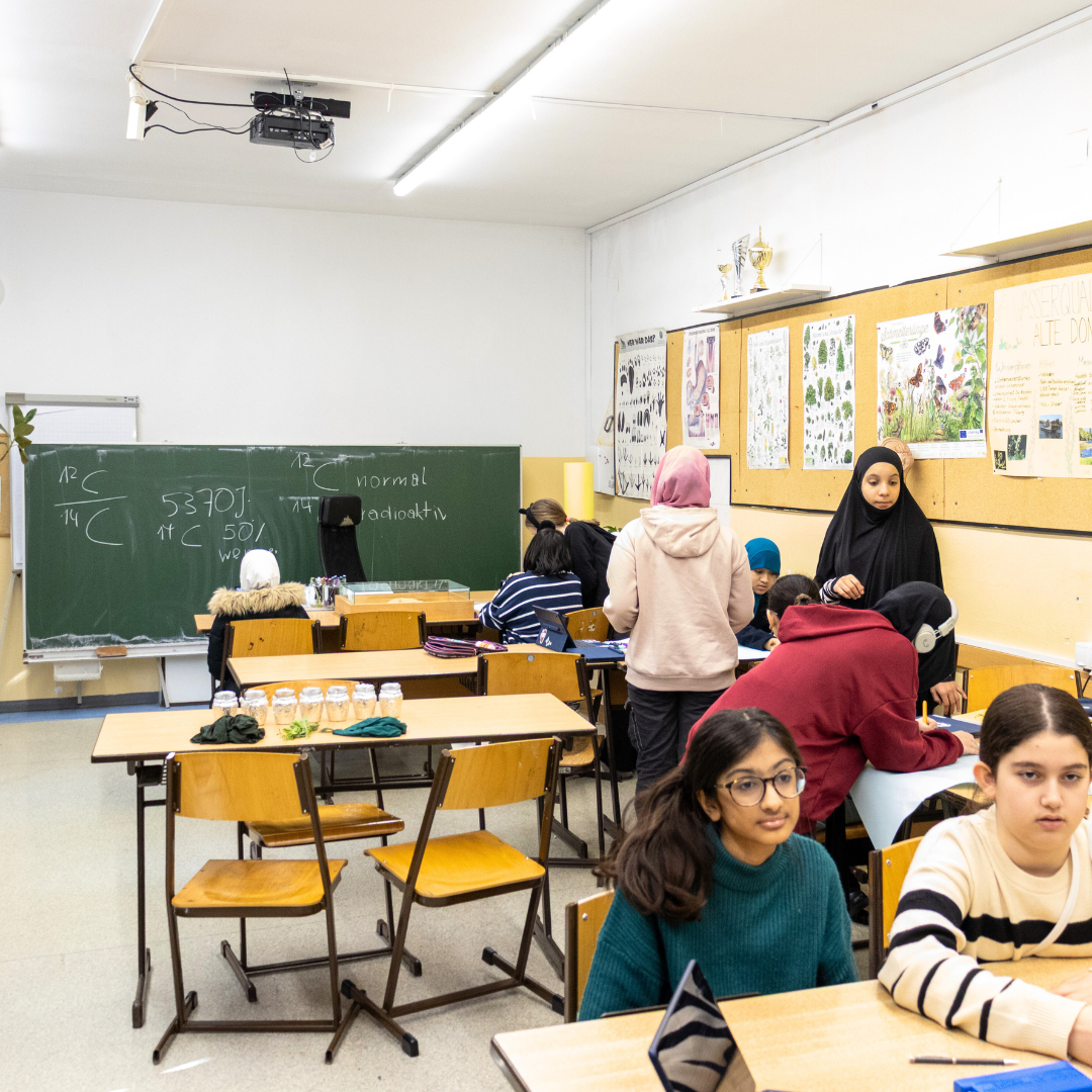 klassenraum islamisches realgymnasium wien.png.png