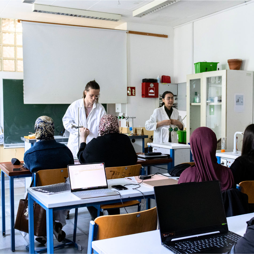 physikraum islamisches realgymnasium wien.png.png